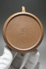 Load image into Gallery viewer, Lao Duanni Hulupiao yixing Teapot with Carvings 老段泥匏瓜带刻绘 150ml