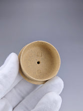 Load image into Gallery viewer, Fully Handmade Benshan Duanni Shipiao with Carving By Hu Haojie 胡浩杰全手工本山段泥平盖石瓢 150ml