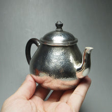 Load image into Gallery viewer, 999 Pure Silver Handmade Pear Teapot 全手工纯银999梨形壶 150ml
