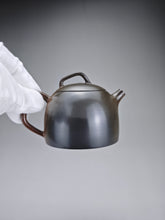 Load image into Gallery viewer, 150ml Nixing 'Little Kettle' Teapot with Yaobian by Li Wenxin 李文新阴阳秦权