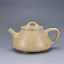 Load image into Gallery viewer, Fully Handmade Benshan Duanni Shipiao with Carving By Hu Haojie 胡浩杰全手工本山段泥平盖石瓢 150ml