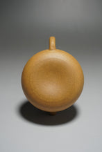 Load image into Gallery viewer, Huangjin Duan Melon Yixing Teapot 黄金段匏瓜 150ml