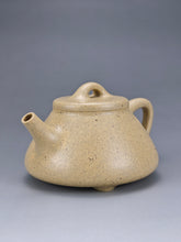 Load image into Gallery viewer, Fully Handmade Benshan Duanni Shipiao with Carving By Hu Haojie 胡浩杰全手工本山段泥平盖石瓢 150ml