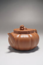 Load image into Gallery viewer, Fully Handmade Jiangpo-Hongni Jingwen Lion Head Yixing Teapot by Feng Tao 全手工冯涛降坡红泥筋纹狮球 150ml