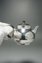 Load image into Gallery viewer, 999 Pure Silver Handmade Elegant Teapot 全手工纯银999壶 150ml