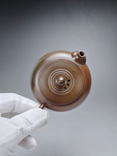 Load image into Gallery viewer, 150ml Flattop Nixing Teapot with Yaobian by Li Wenxin 李文新阴阳扁壶
