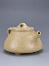 Load image into Gallery viewer, Fully Handmade Benshan Duanni Shipiao with Carving By Hu Haojie 胡浩杰全手工本山段泥平盖石瓢 150ml