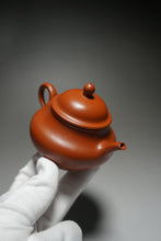 Load image into Gallery viewer, Fully Handmade Zhuni Panhu Teapot by Yu Bo 全手工余波制极品朱泥潘壶 150ml