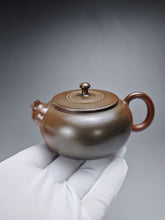 Load image into Gallery viewer, 150ml Flattop Nixing Teapot with Yaobian by Li Wenxin 李文新阴阳扁壶