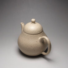 Load image into Gallery viewer, Baiyuduan Tall Pear Yixing Teapot 白玉段高梨形壶 150ml