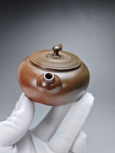 Load image into Gallery viewer, 150ml Flattop Nixing Teapot with Yaobian by Li Wenxin 李文新阴阳扁壶