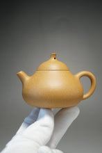 Load image into Gallery viewer, Huangjin Duan Melon Yixing Teapot 黄金段匏瓜 150ml