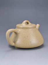 Load image into Gallery viewer, Fully Handmade Benshan Duanni Shipiao with Carving By Hu Haojie 胡浩杰全手工本山段泥平盖石瓢 150ml