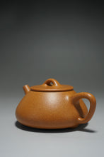 Load image into Gallery viewer, Fully Handmade Huangjinduan Ziye Shipiao Teapot by Feng Tao 全手工黄金段子冶石瓢冯涛制 150ml