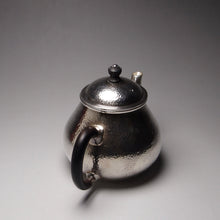 Load image into Gallery viewer, 999 Pure Silver Handmade Pear Teapot 全手工纯银999梨形壶 150ml