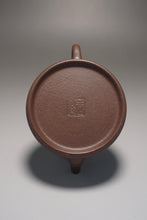 Load image into Gallery viewer, Fully Handmade Lao Duanni Limao Yixing Teapot by Wang Kaili 王凯丽全手工老段泥笠帽 150ml