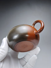 Load image into Gallery viewer, 150ml Flattop Nixing Teapot with Yaobian by Li Wenxin 李文新阴阳扁壶
