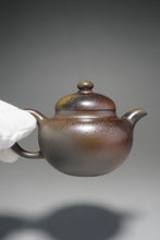 Load image into Gallery viewer, Wood Fired Handpicked TianQingNi Shiyuan Yixing Teapot 柴烧天青泥柿圆 150ml
