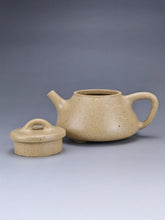 Load image into Gallery viewer, Fully Handmade Benshan Duanni Shipiao with Carving By Hu Haojie 胡浩杰全手工本山段泥平盖石瓢 150ml