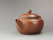 Load image into Gallery viewer, 155ml Shuiping Nixing Teapot by Li Changquan 黎昌权坭兴水平壶