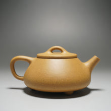 Load image into Gallery viewer, Huangjin Duan Pinggai Shipiao Yixing Teapot 黄金段平盖石瓢 155ml