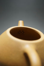 Load image into Gallery viewer, Huangjin Duan Pinggai Shipiao Yixing Teapot 黄金段平盖石瓢 155ml
