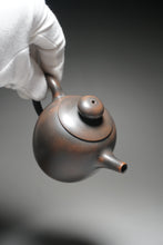 Load image into Gallery viewer, Julunzhu Nixing Teapot by Wu Sheng Sheng 坭兴吴盛胜巨轮珠 155ml