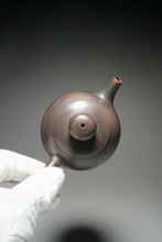Load image into Gallery viewer, Julunzhu Nixing Teapot by Wu Sheng Sheng 坭兴吴盛胜巨轮珠 155ml