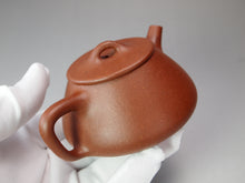 Load image into Gallery viewer, Jiangponi Shipiao Yixing Teapot 降坡泥石瓢壶 110ml