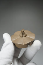 Load image into Gallery viewer, Fully Handmade Lao Duanni Pumpkin Yixing Teapot by Fan Aijuan 全手工老段泥南瓜壶 (范爱娟制) 210ml