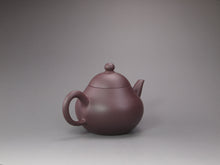 Load image into Gallery viewer, Lao Zini Pear Yixing Teapot 老紫泥梨型 160ml