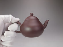 Load image into Gallery viewer, Lao Zini Pear Yixing Teapot 老紫泥梨型 160ml