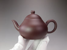 Load image into Gallery viewer, Lao Zini Pear Yixing Teapot 老紫泥梨型 160ml