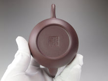 Load image into Gallery viewer, Lao Zini Pear Yixing Teapot 老紫泥梨型 160ml
