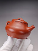 Load image into Gallery viewer, Fully Handmade zhuni Yinpiao teapot by YuBo 余波全手工极品朱泥饮瓢 160ml