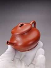 Load image into Gallery viewer, Fully Handmade zhuni Yinpiao teapot by YuBo 余波全手工极品朱泥饮瓢 160ml