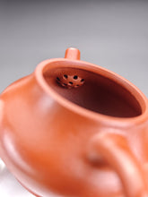 Load image into Gallery viewer, Fully Handmade zhuni Yinpiao teapot by YuBo 余波全手工极品朱泥饮瓢 160ml