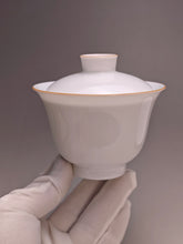 Load image into Gallery viewer, 160ml Big Flower Tianbai Jingdezhen Porcelain Gaiwan with Brown Rim