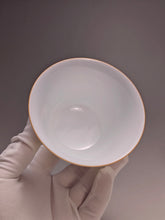 Load image into Gallery viewer, 160ml Big Flower Tianbai Jingdezhen Porcelain Gaiwan with Brown Rim