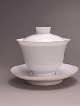 Load image into Gallery viewer, 160ml Big Flower Tianbai Jingdezhen Porcelain Gaiwan with Brown Rim