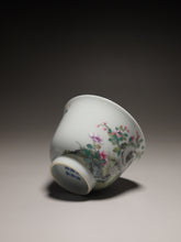 Load image into Gallery viewer, 160ml Fencai Cat Teacup by JuWei Tang 据微堂精工粉彩猫趣杯