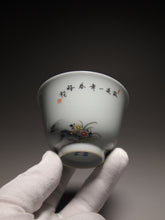 Load image into Gallery viewer, 160ml Fencai Cat Teacup by JuWei Tang 据微堂精工粉彩猫趣杯