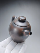 Load image into Gallery viewer, Julunzhu Nixing Teapot by Wu Sheng Sheng 坭兴吴盛胜巨轮珠 155ml