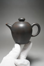 Load image into Gallery viewer, 165ml Julunzhu Nixing Teapot by Wu Sheng Sheng 坭兴吴盛胜巨轮珠