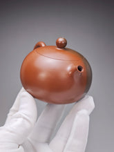 Load image into Gallery viewer, 165ml Xishi Nixing Teapot with Yaobian by Li Wenxin 李文新泥兴阴阳西施