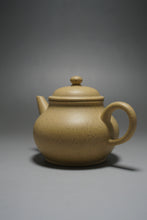 Load image into Gallery viewer, Benshan Lüni Bale Shuiping Yixing Teapot 本山绿泥芭乐水平壶 170ml