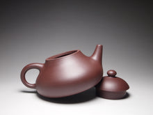 Load image into Gallery viewer, Lao Zini Hulupiao Yixing Teapot 老紫泥葫芦瓢 170ml