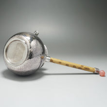 Load image into Gallery viewer, 999 Pure Silver Handmade Side Handle Teapot with Baroque Pearls 全手工长柄侧把银壶 170ml