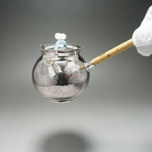 Load image into Gallery viewer, 999 Pure Silver Handmade Side Handle Teapot with Baroque Pearls 全手工长柄侧把银壶 170ml