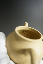 Load image into Gallery viewer, Benshan Lüni Bale Shuiping Yixing Teapot 本山绿泥芭乐水平壶 170ml